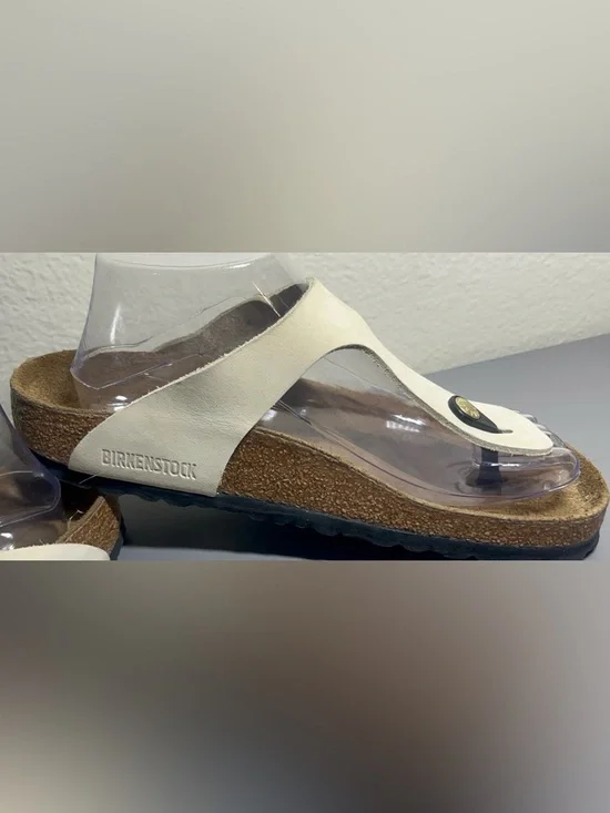 Birkenstock Gizeh Cream T-Strap Sandals - Picture 3 of 9